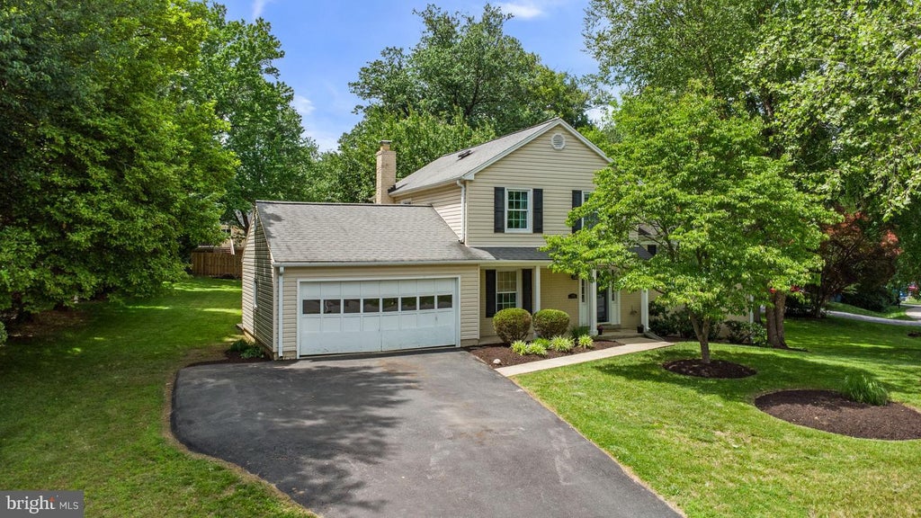 Photo of 3201 Gold Mine Road, BROOKEVILLE, MD 20833 (MLS # MDMC2260608)