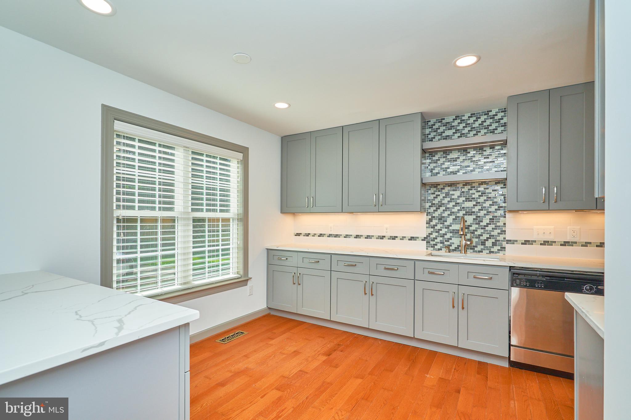 5810 BUNKER WOODS LANE