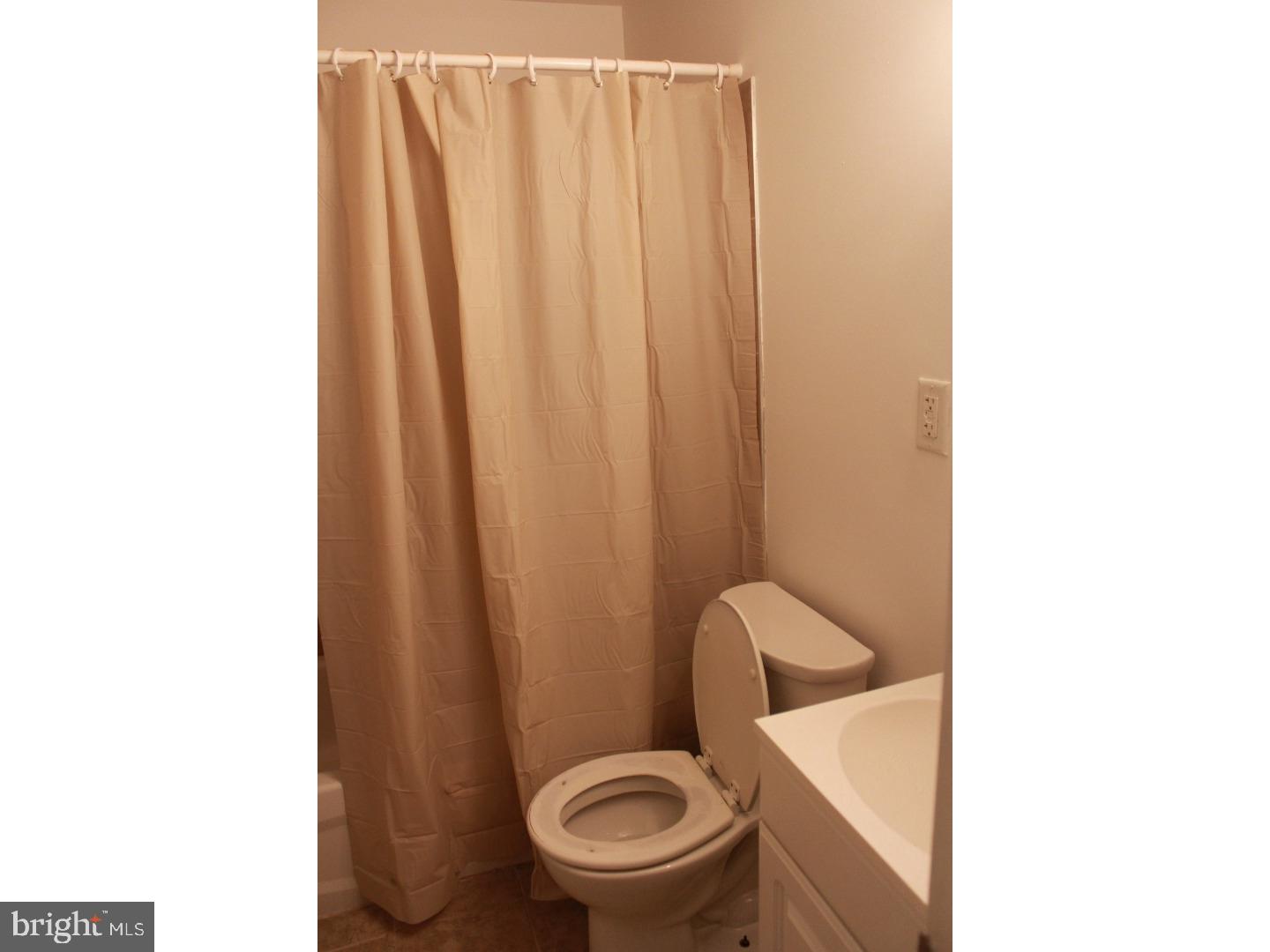 UNIVERSITY CITY - Residential Lease