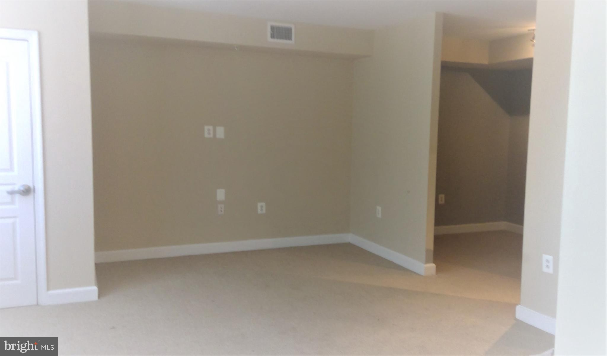 MIDTOWN ALEXANDRIA STATION CONDOMINIUM - Residential Lease