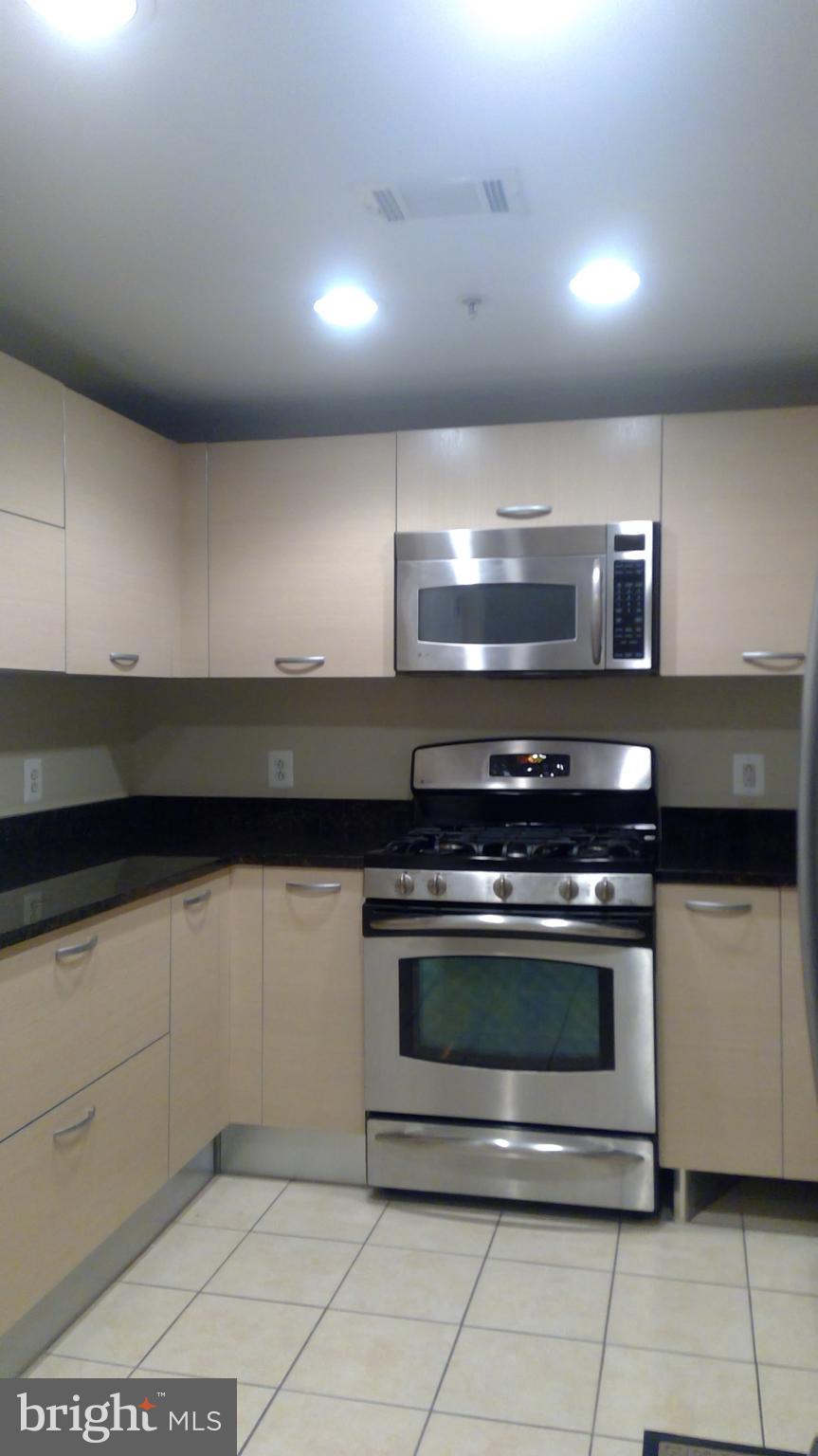 MIDTOWN ALEXANDRIA STATION CONDOMINIUM - Residential Lease