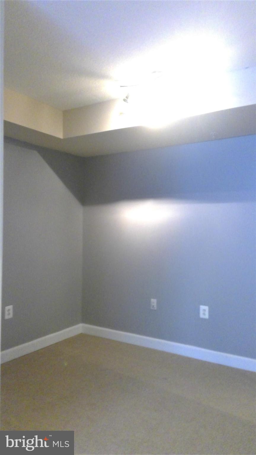 MIDTOWN ALEXANDRIA STATION CONDOMINIUM - Residential Lease