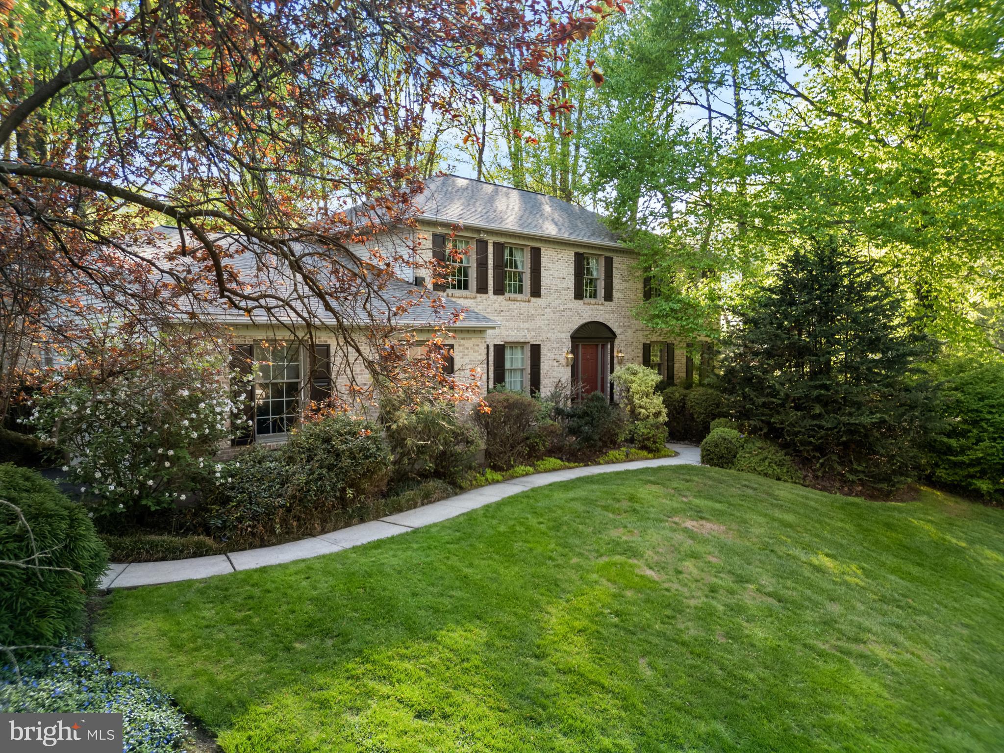 5 RADBURN LANE