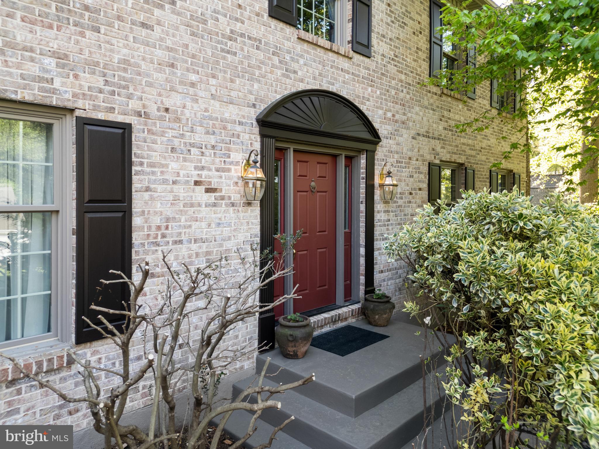 5 RADBURN LANE