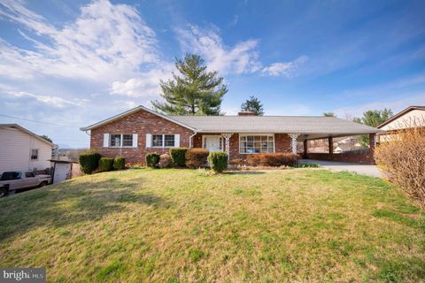 Homes For Sale - 16 Gloucester Road<br/> Warren County, FRONT ROYAL, VA 22630