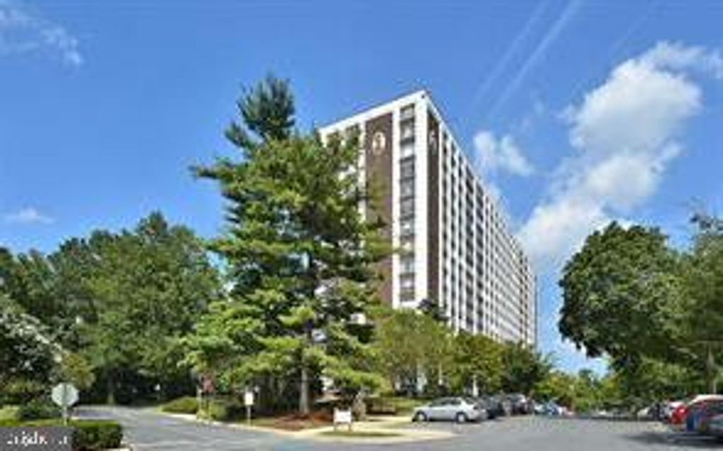 Photo of 11801 Rockville Pike #1412, ROCKVILLE, MD 20852 (MLS # MDMC2230910)