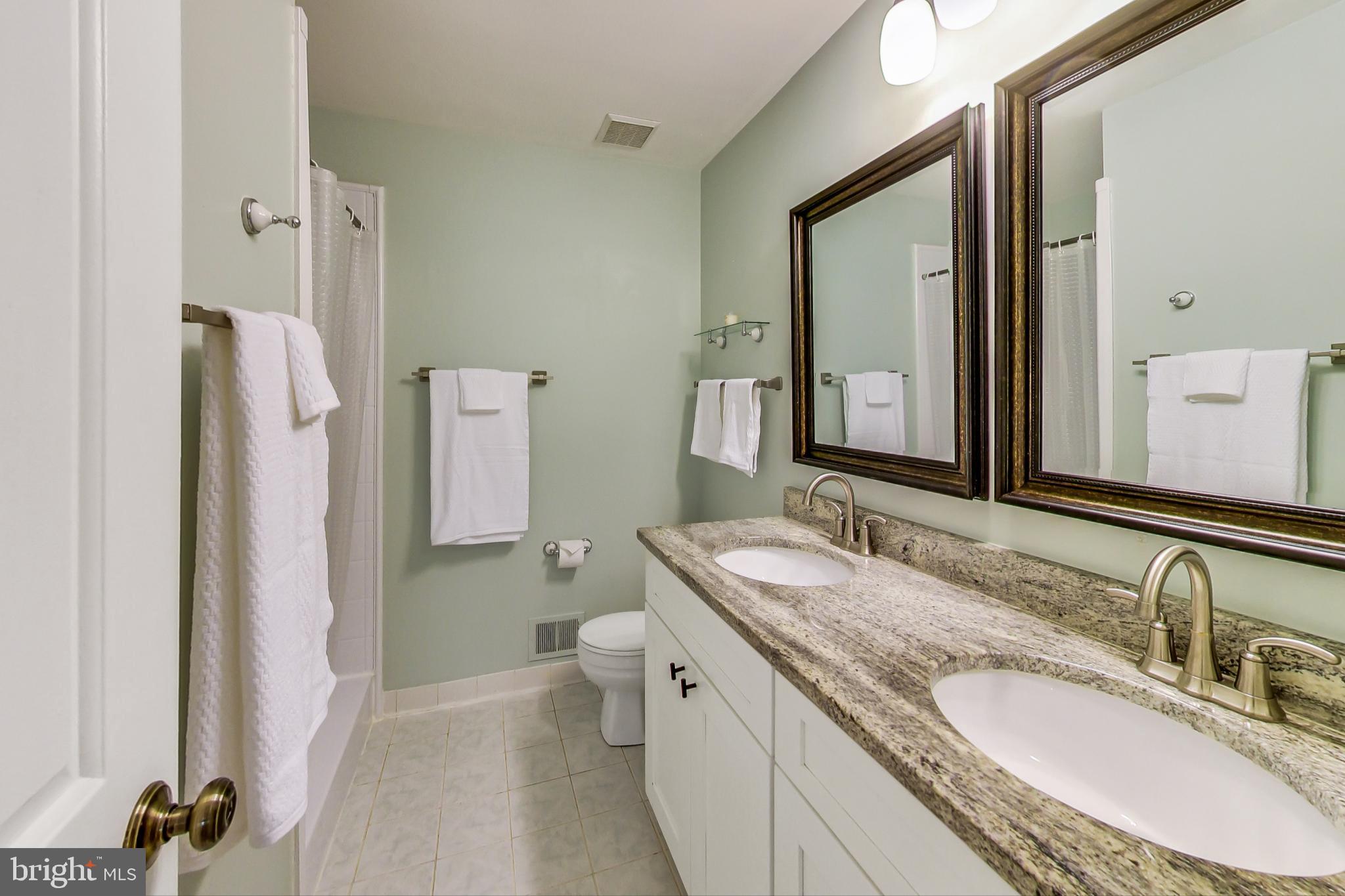 LAKE DEVEREUX - Residential