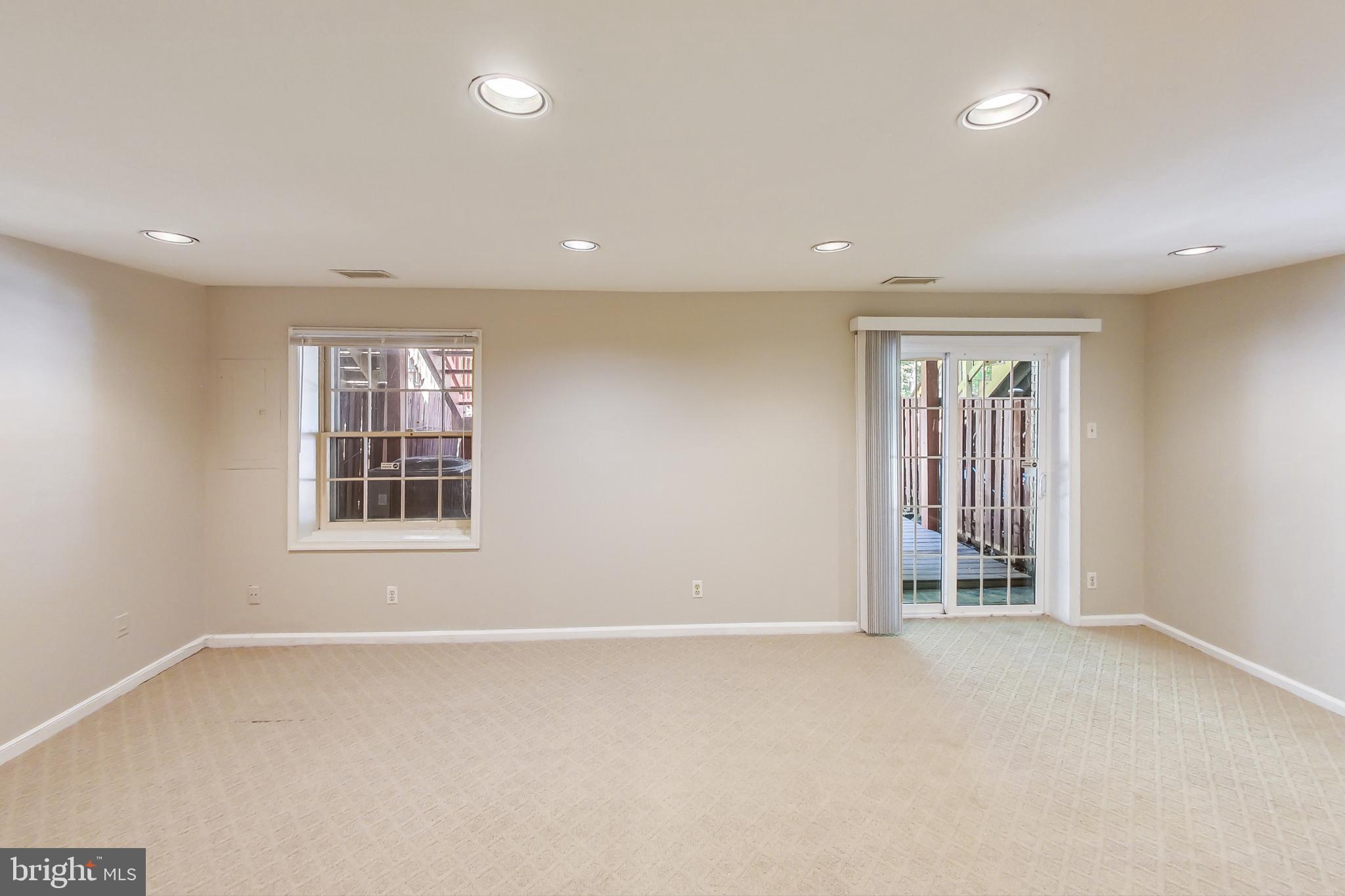 LAKE DEVEREUX - Residential