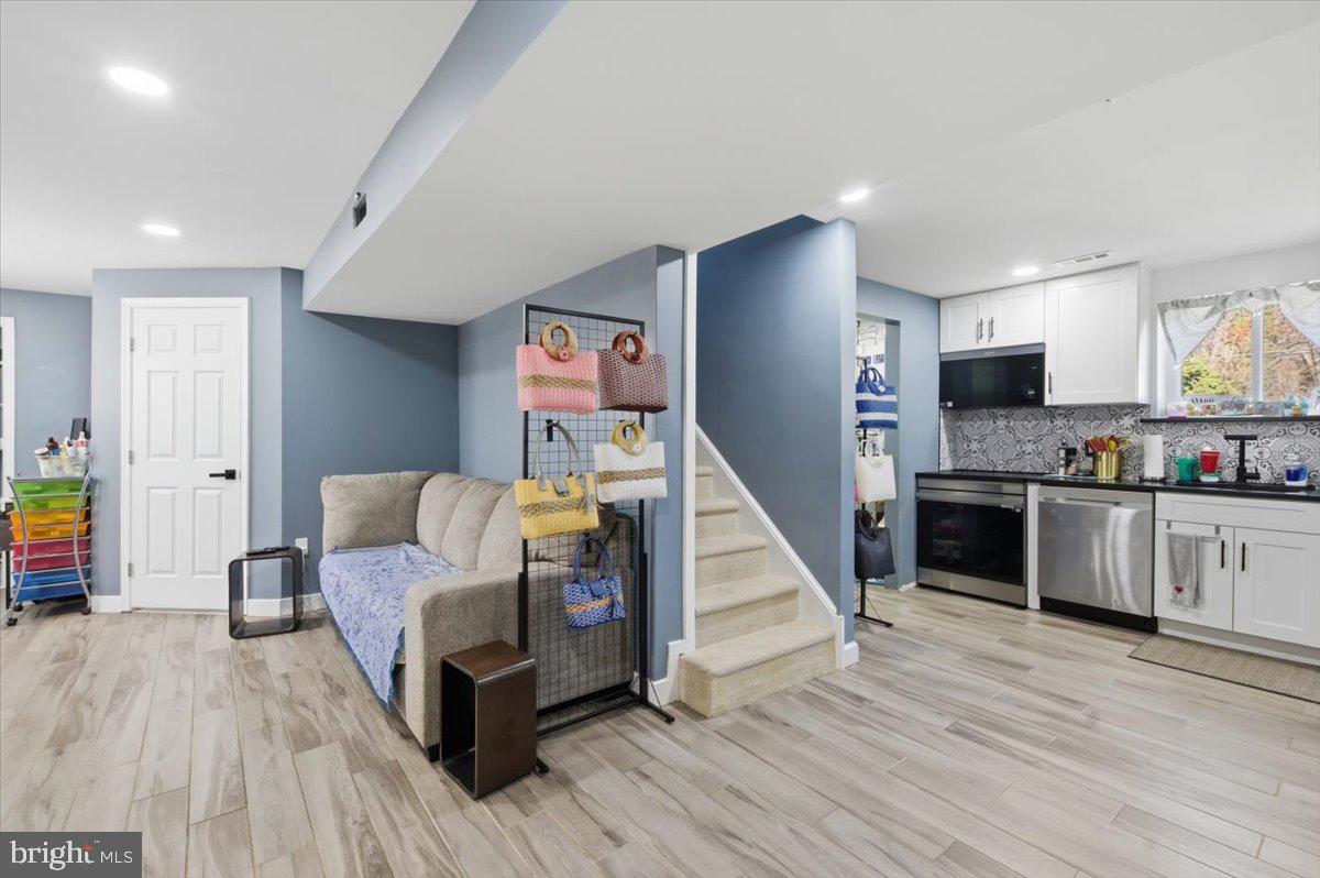 HILLCREST GARDENS - Residential