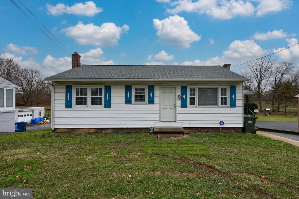 Photo of 35 Strasburg Pike, Lancaster, PA 17602 (MLS # PALA2046572)