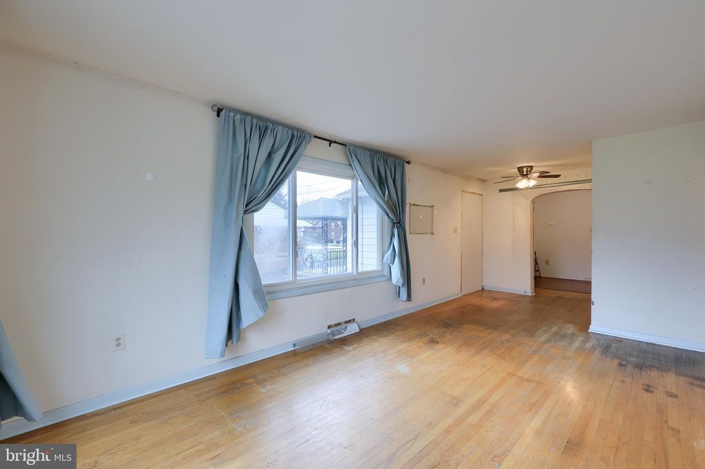 Photo of 35 Strasburg Pike, Lancaster, PA 17602 (MLS # PALA2046572)