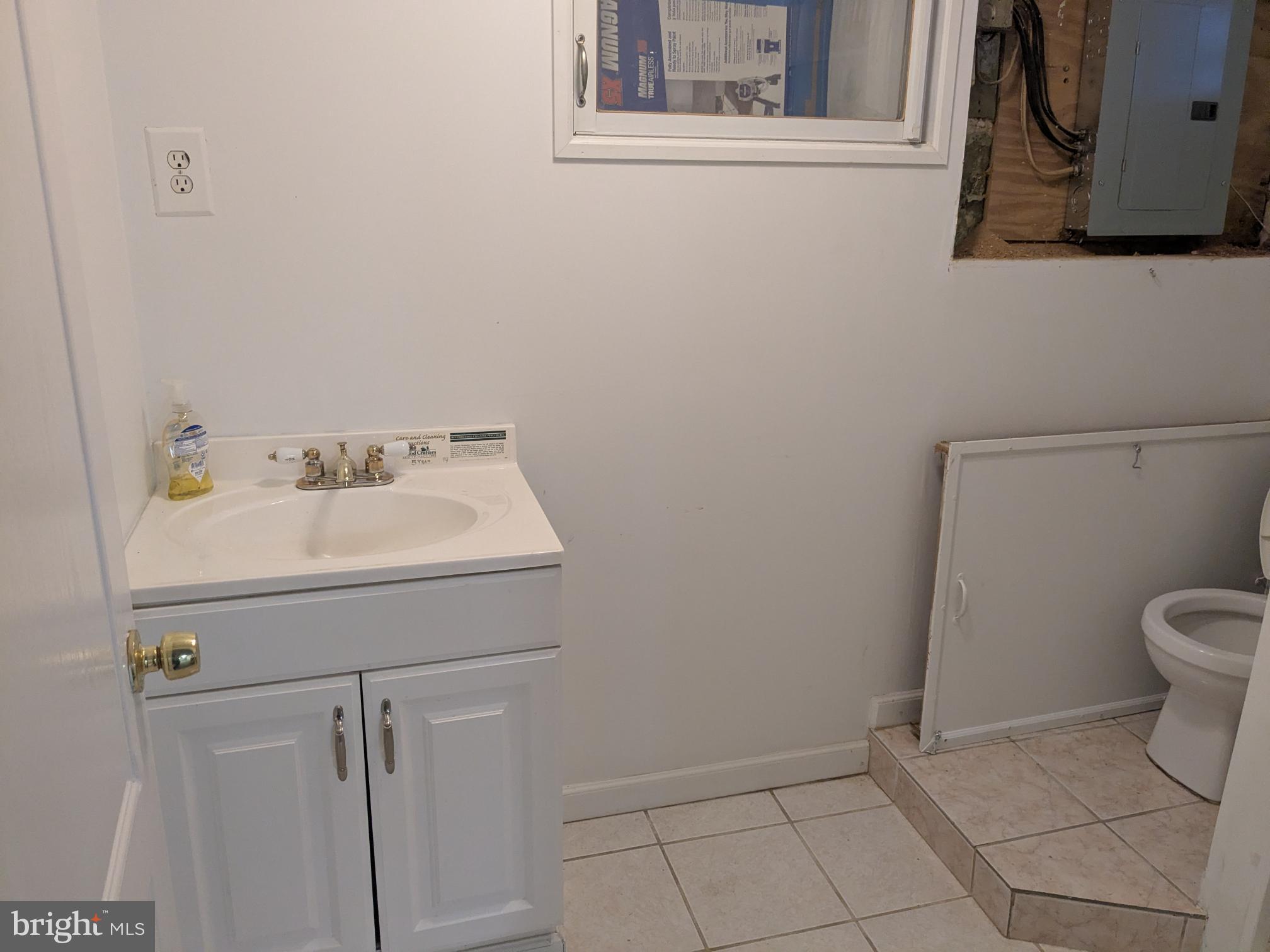 LAWNCREST - Residential