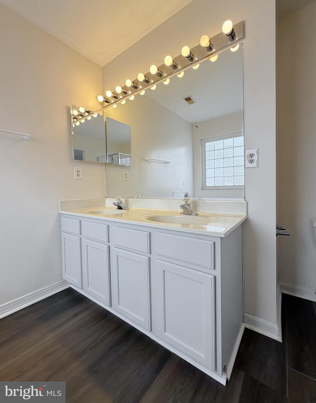 HICKORY HILLS NORTH - Residential