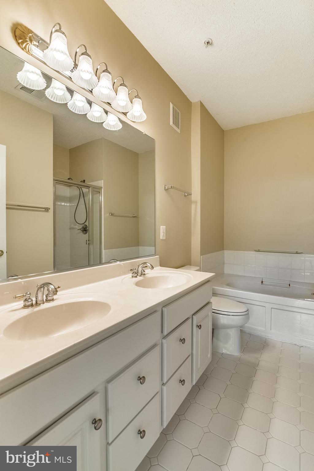 MADISON PARK AT WEST MARKET - Residential