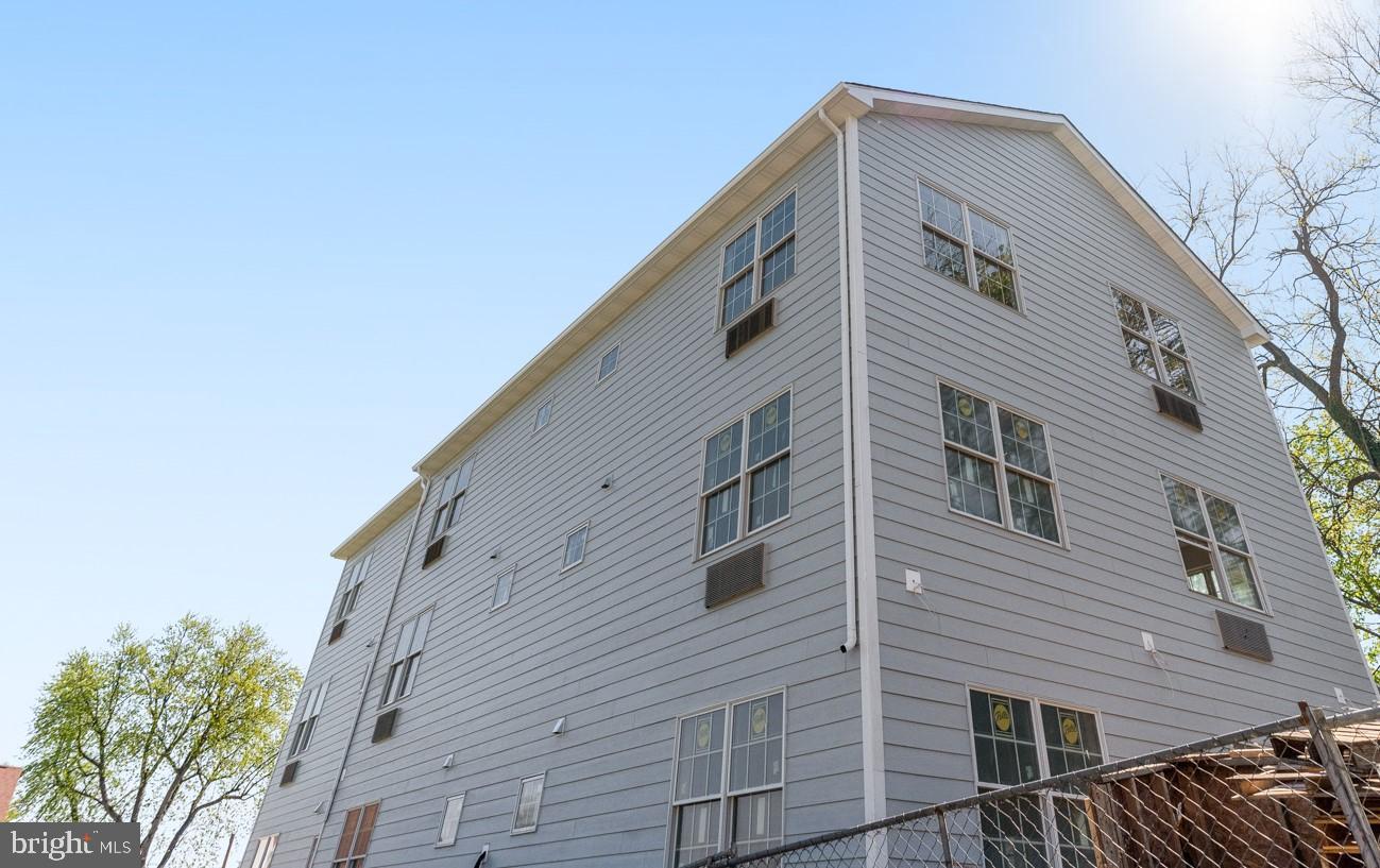 ROXBOROUGH - Residential Lease