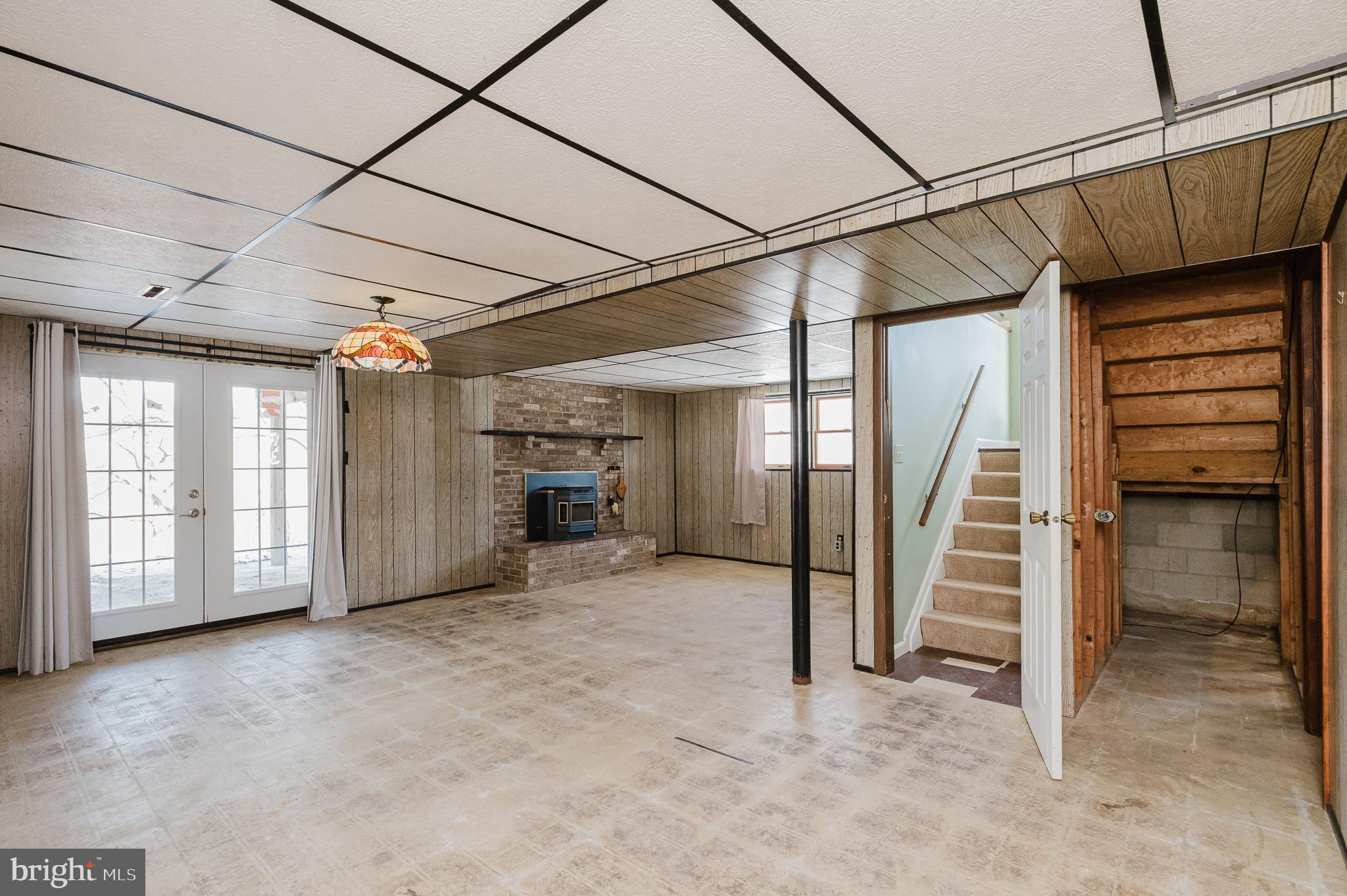 ROCKS ACRES - Residential