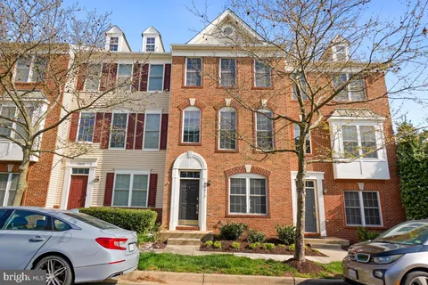 42812 Smallwood Terrace, Chantilly, VA MLS: VALO2095836