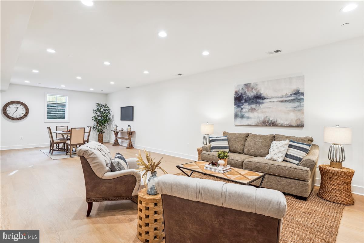 KENSINGTON ESTATES - Residential