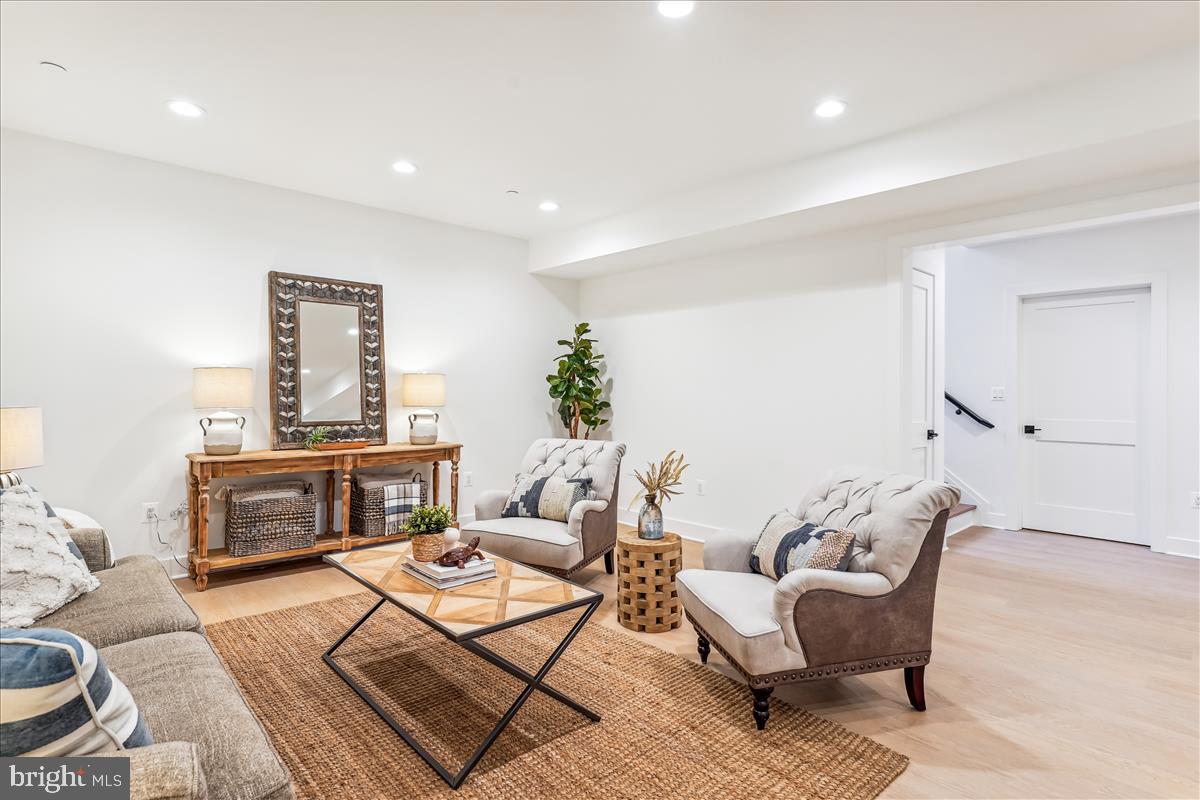 KENSINGTON ESTATES - Residential