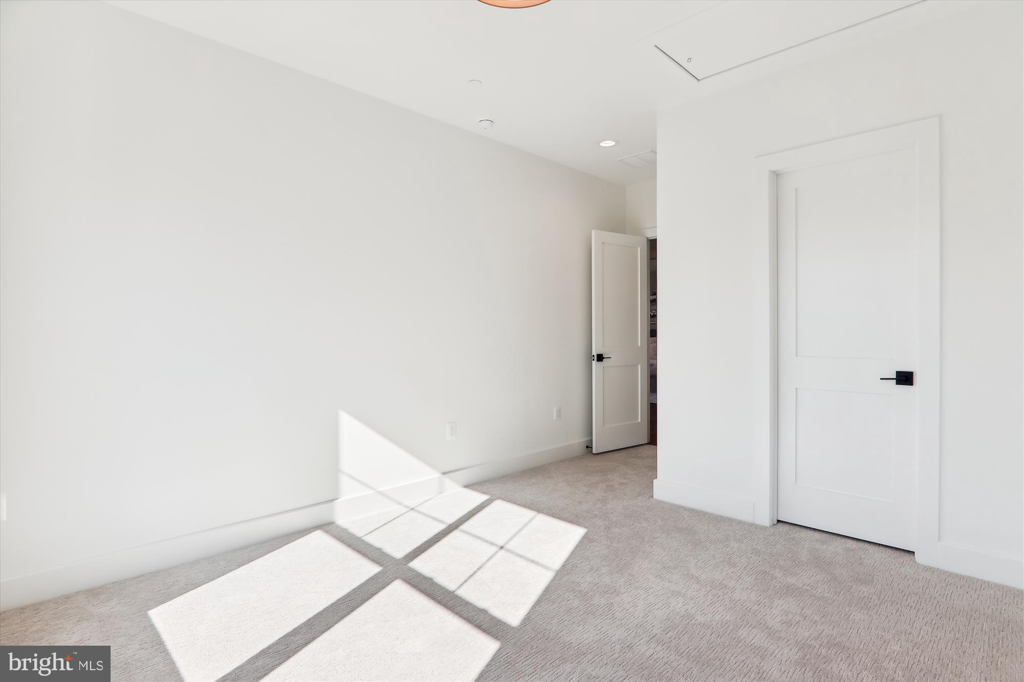 KENSINGTON ESTATES - Residential