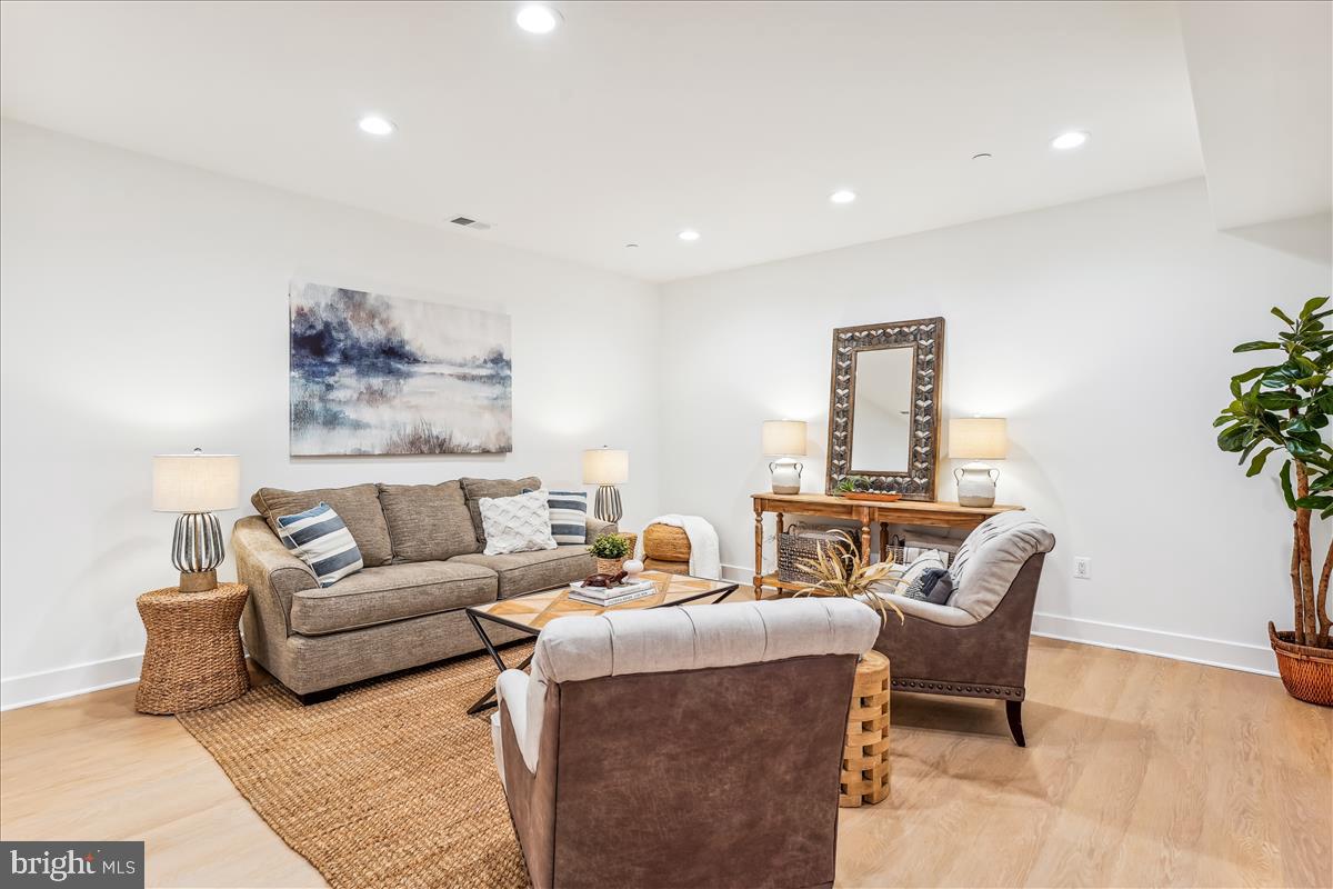 KENSINGTON ESTATES - Residential