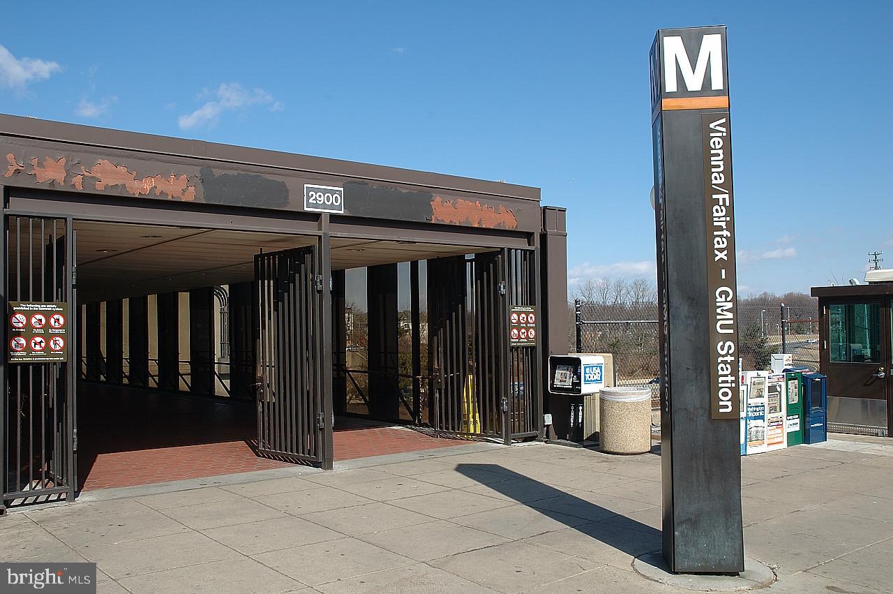 VIENNA METRO - Residential Lease