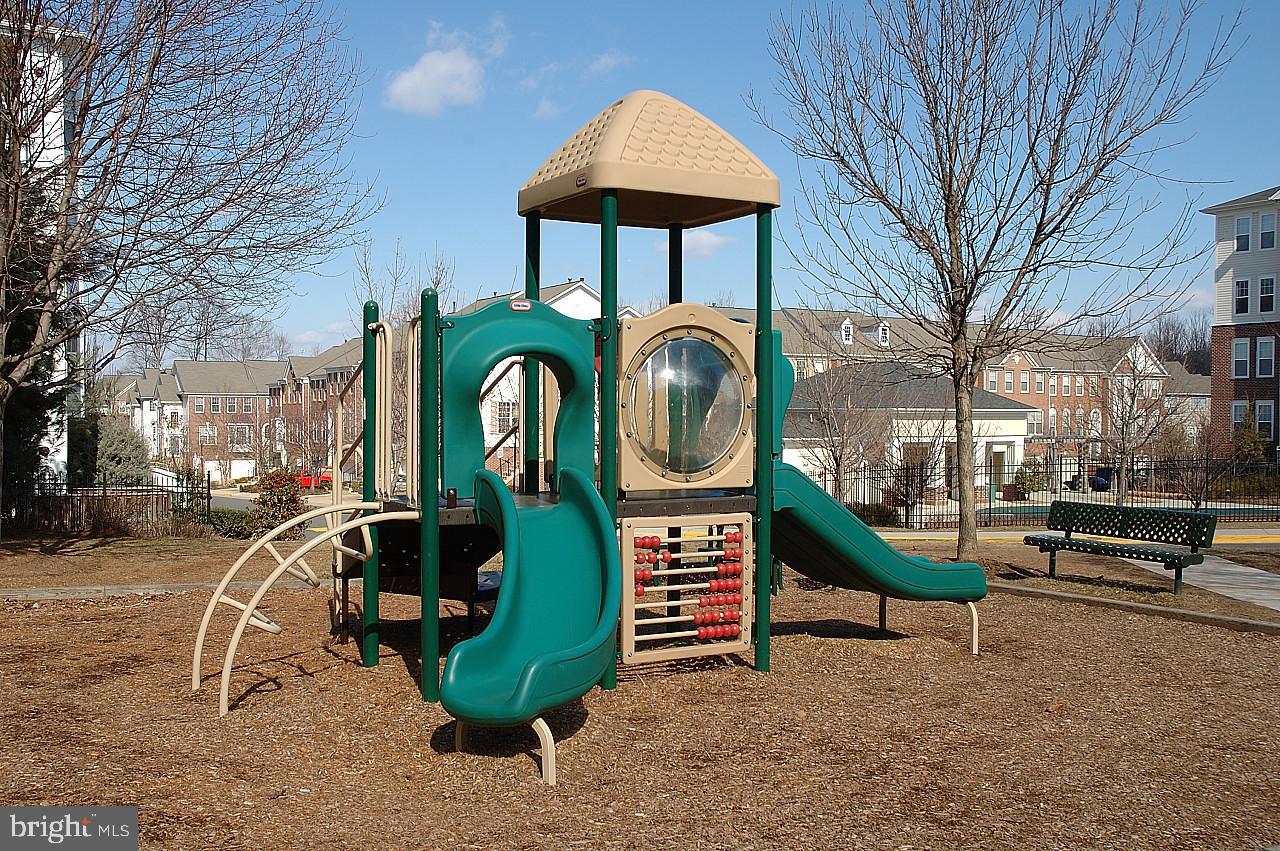 VIENNA METRO - Residential Lease