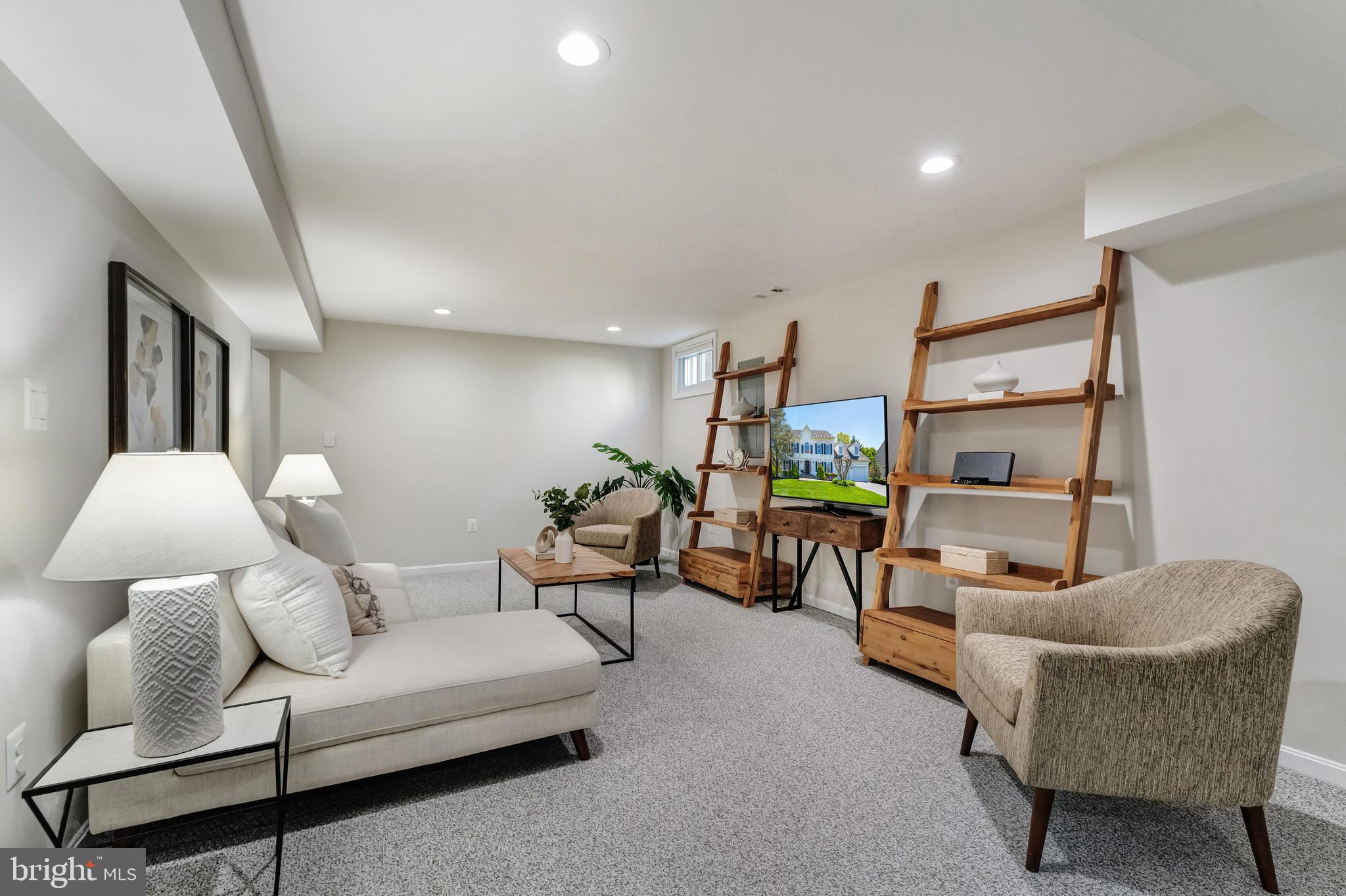 MEADOW HALL - Residential