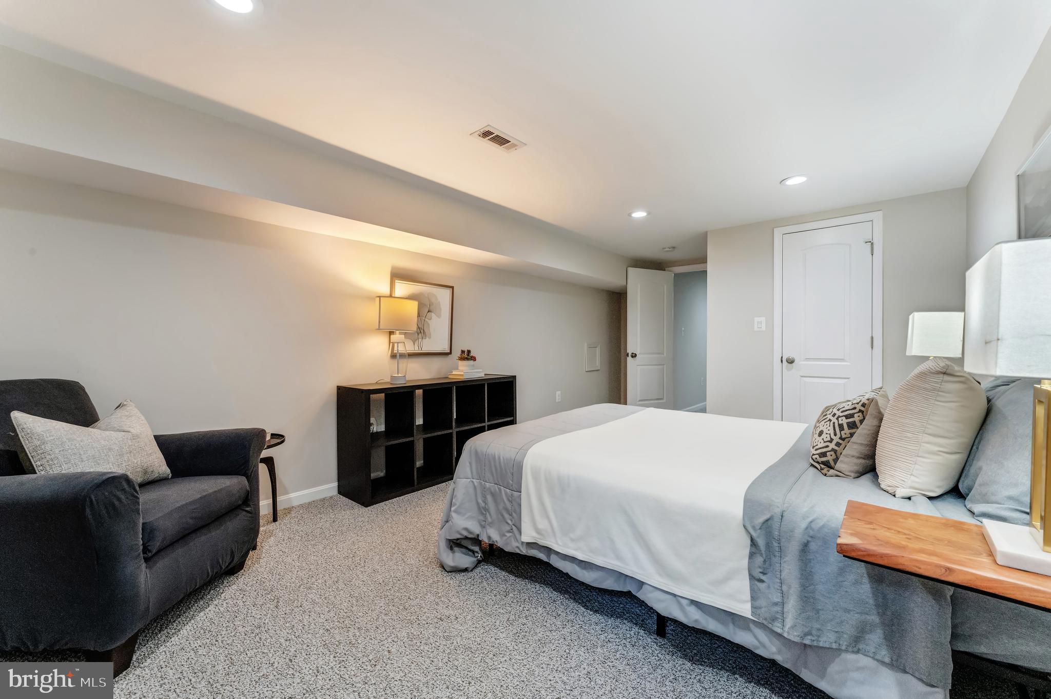 MEADOW HALL - Residential