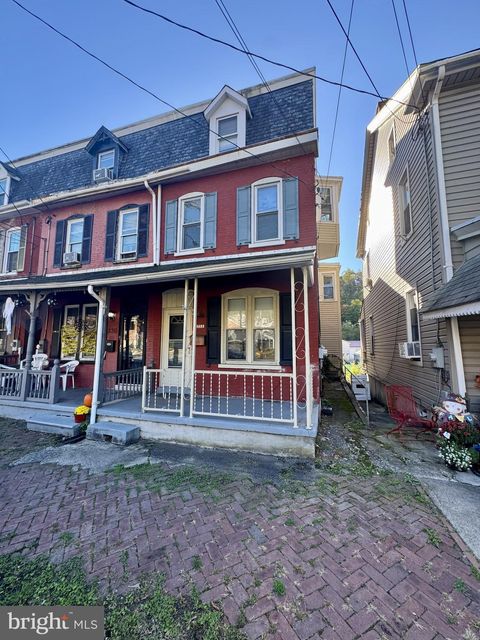 Townhouse For Sale - 332 S Reading Avenue<br/> BOYERTOWN, PA 19512