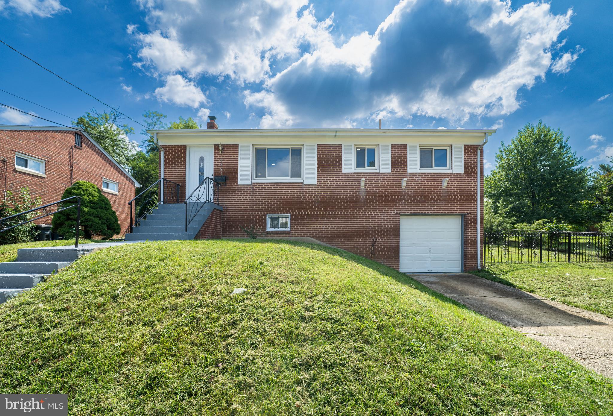 2521 SAINT CLAIR DRIVE