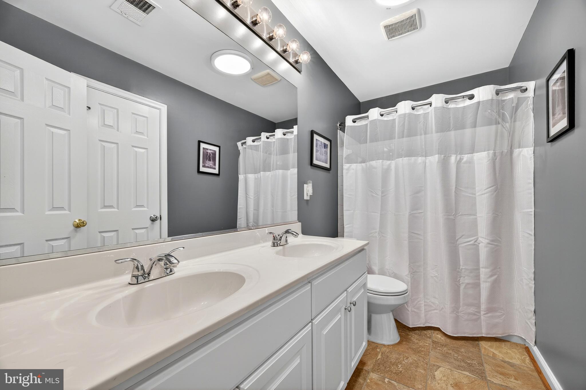 ASHBURN VILLAGE - Residential