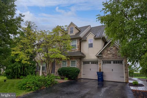 Photo of 316 Willow Dell Ln, LEOLA, PA 17540 (MLS # PALA2074110)