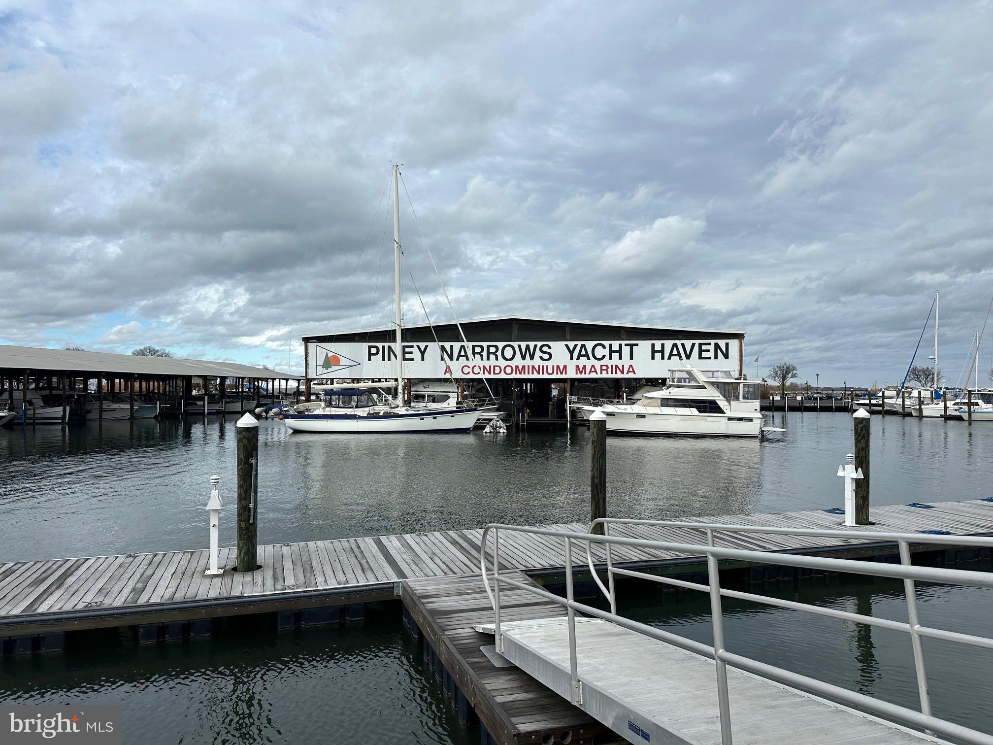 PINEY NARROWS - Residential