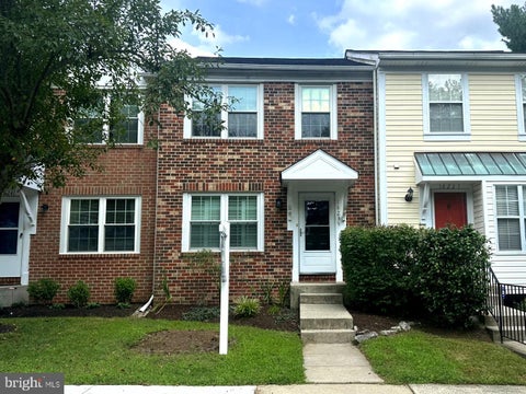 Townhouse For Sale - 18239 Fox Chase Circle<br/> OLNEY, MD 20832