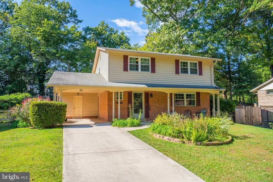 OPEN HOUSE is canceled. Offer received and accepted. 

Exquisitely beautiful and fully renovated 4 bedrooms, 2.5 bath Queen model in Kings Park West available now! 
Brand new kitchen with quartzite counters, stainless steel appliances, newly opened floorplan, quartersawn oak lower cabinets, and hardwood floors. 
All hardwood on main and upper levels. The bathrooms upstairs have both been expanded and remodeled and the master bedroom features a huge walk-in closet. 
This home is absolutely breathtaking and sits on a large, flat maintenance-free brick patio lot, and a play-friendly lot.