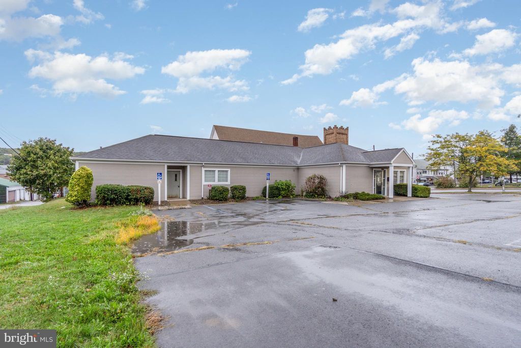 Photo of 135 E 3rd Street, MOUNT CARMEL, PA 17851 (MLS # PANU2002690)