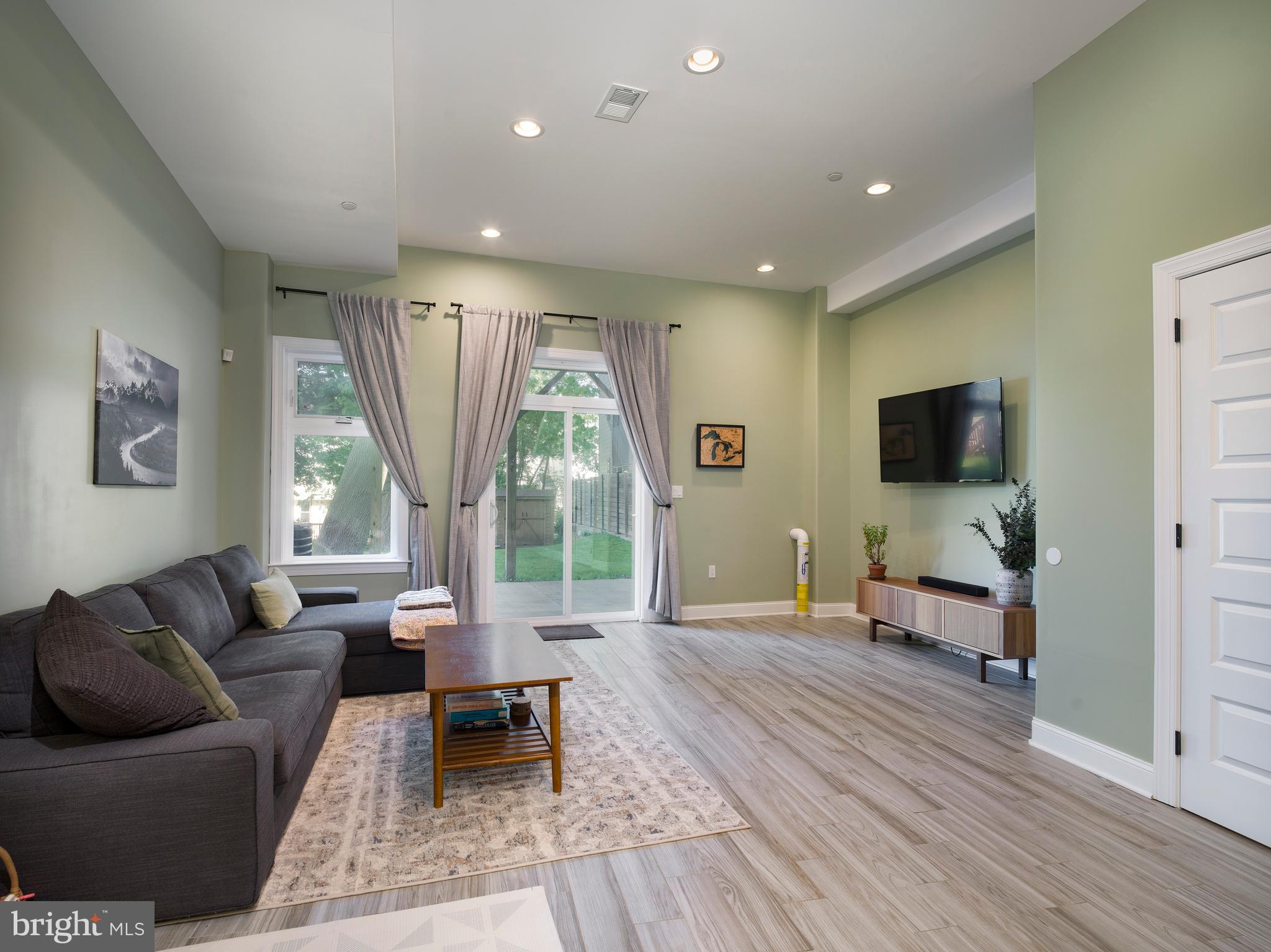 ROXBOROUGH - Residential