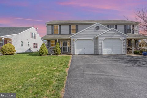 Photo of 474 Daisy Drive, NEW HOLLAND, PA 17557 (MLS # PALA2066982)