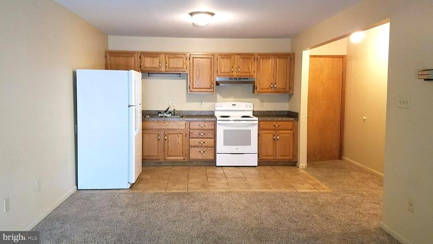 Comfortable 2 bedroom apartment over looking Warm Springs Run and the trees in the back., In town location in a quiet building with a security door leading to 2nd floor apt.  Lots of room to spread out.   Feels like living in a rancher with the floor plan..
Tenant pays renter insurance, electric.
No Pets, No smoking.  Town of Bath across from the Town Pool.
OWNER PAYS WATER,SEWER,TRASH