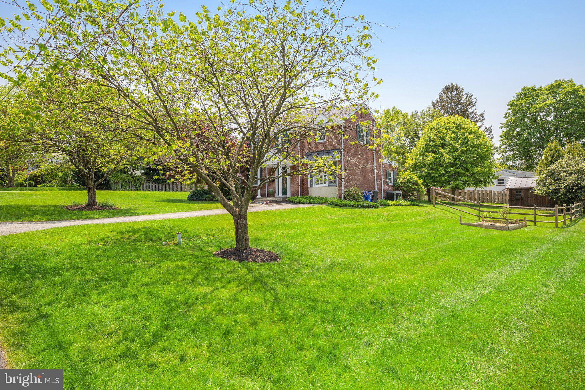 28 CREST AVENUE