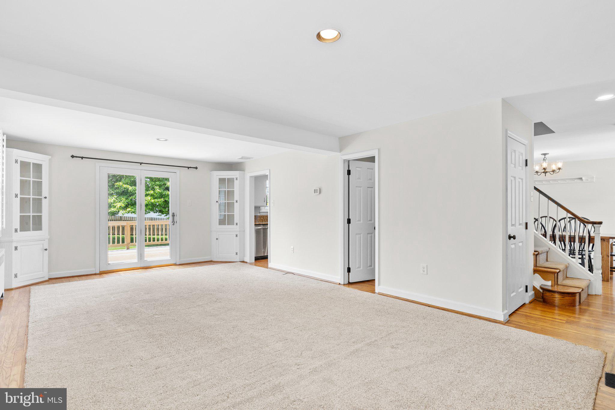 28 CREST AVENUE