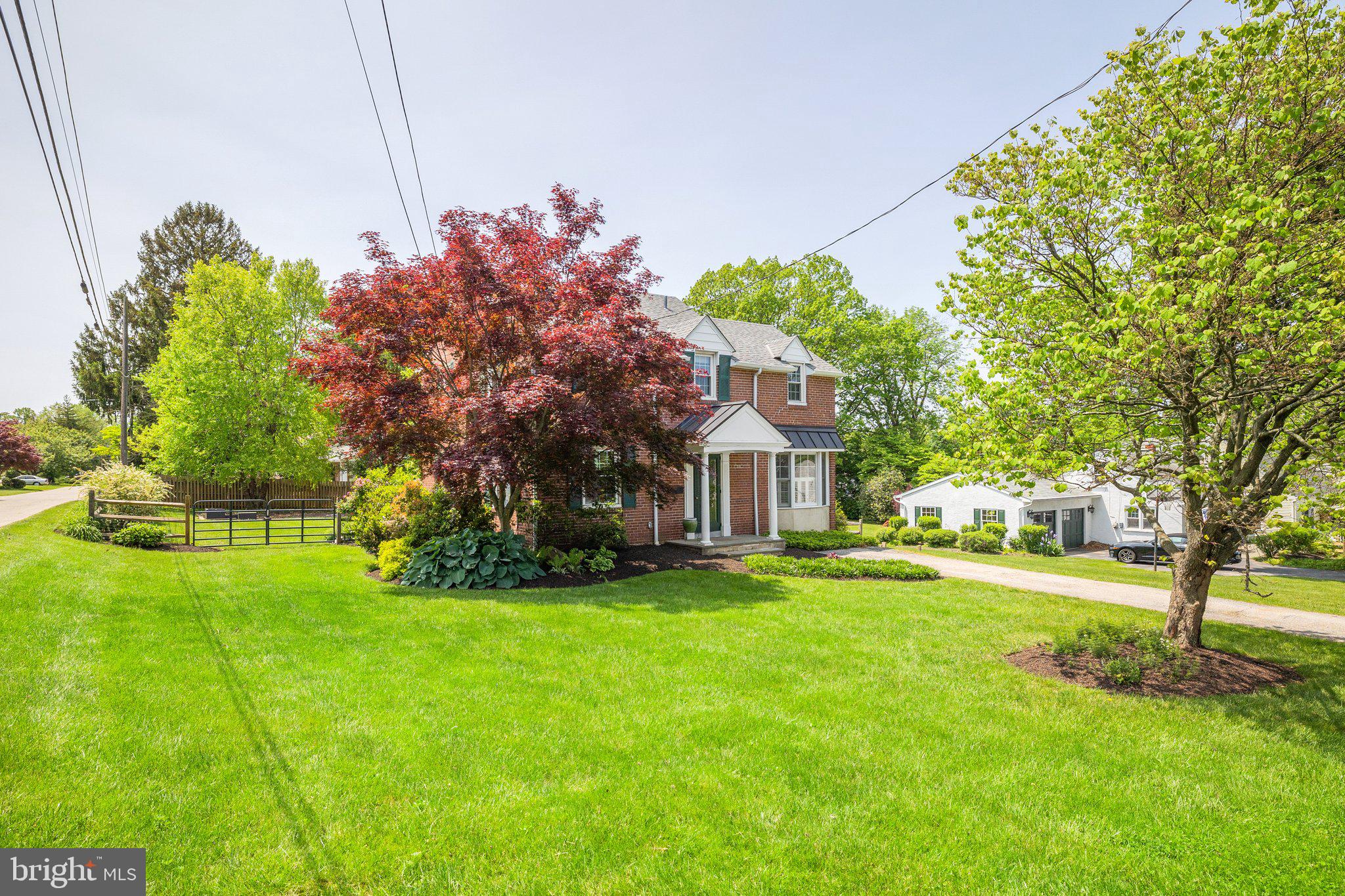 28 CREST AVENUE