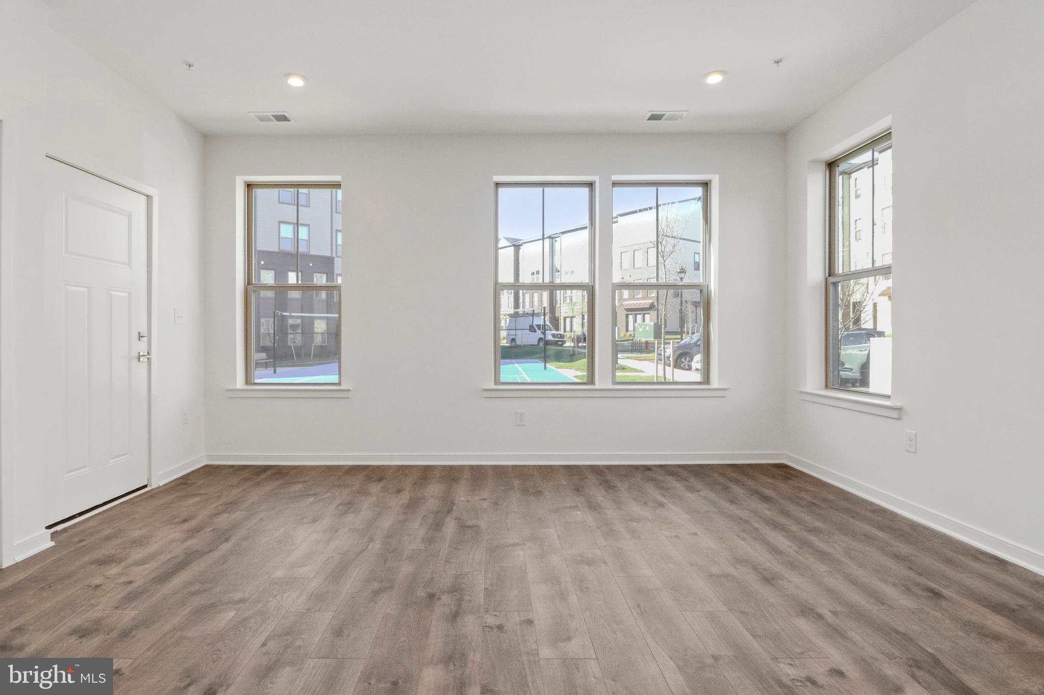 REGAL CHASE - Residential Lease