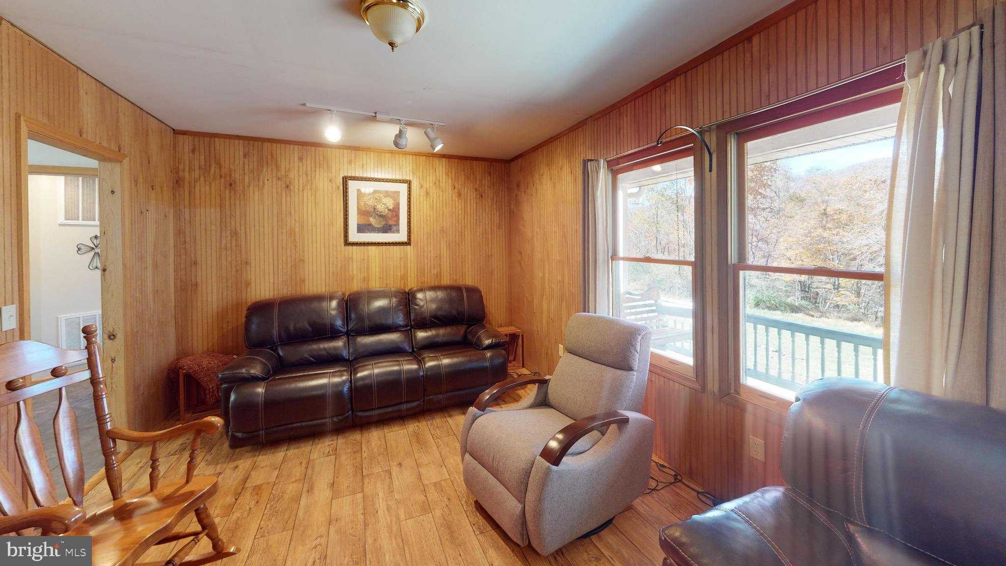 HICKORY WOODS - Residential