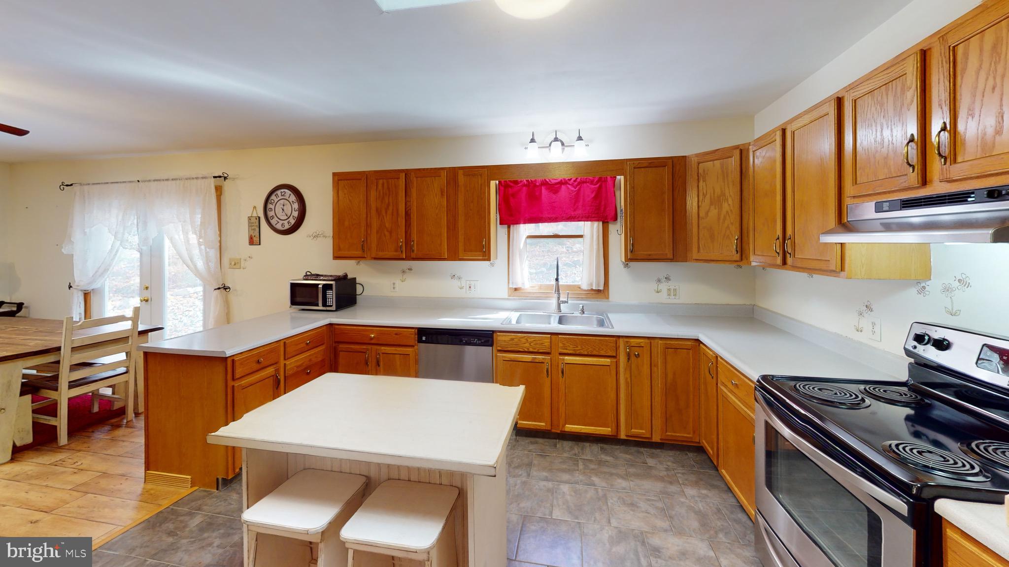 HICKORY WOODS - Residential