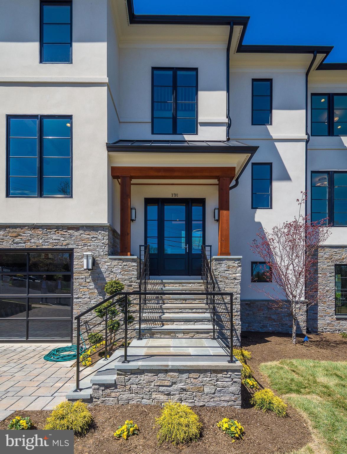 RIVERCREST - Residential