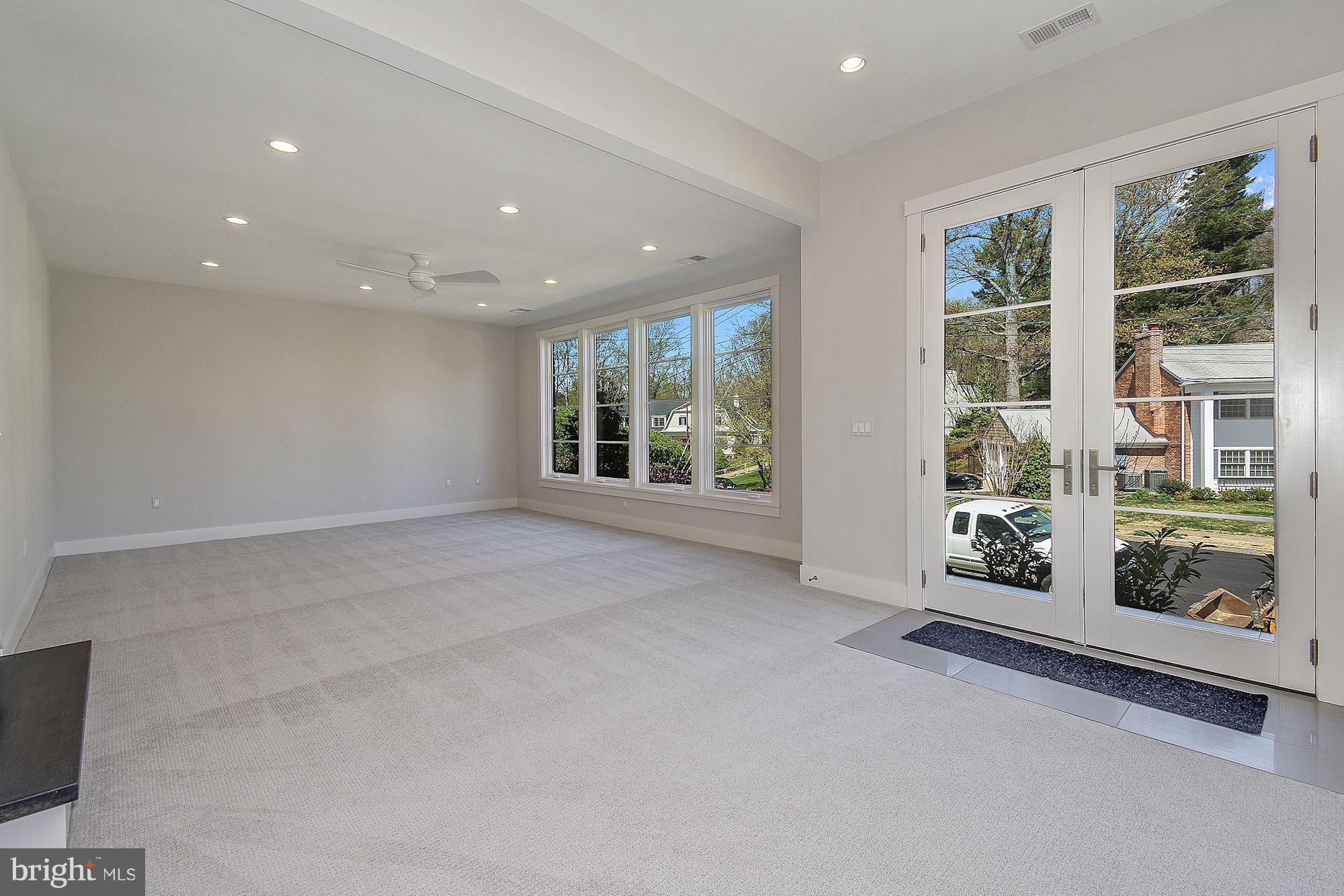 RIVERCREST - Residential