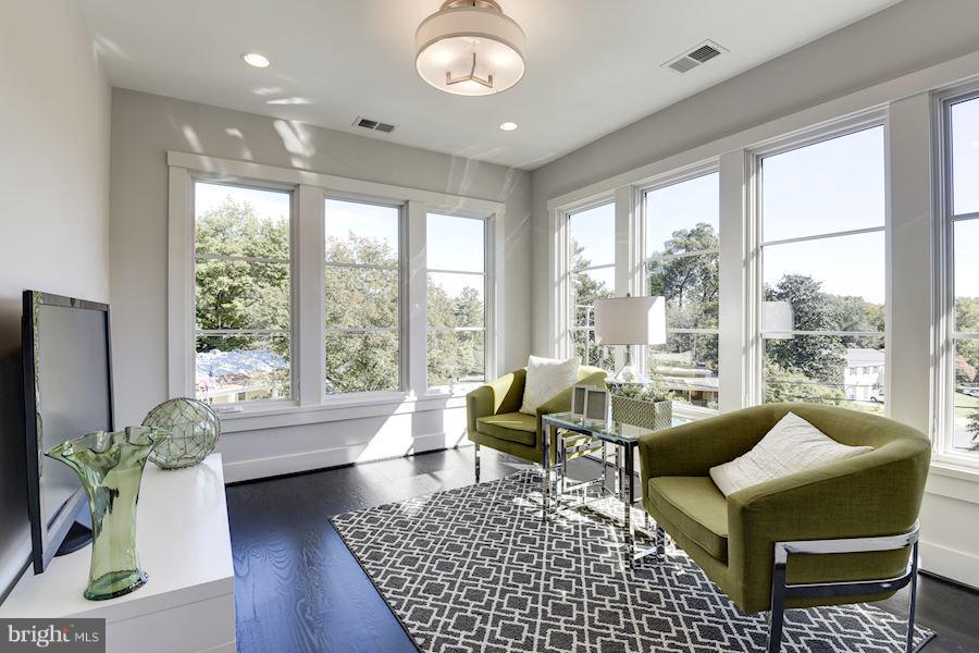 RIVERCREST - Residential