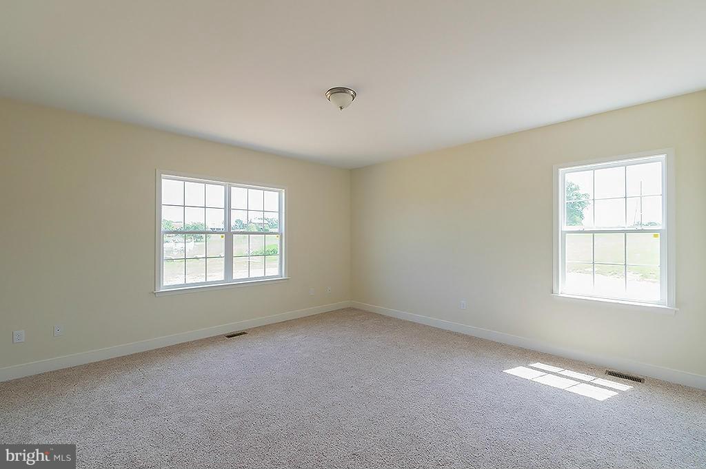 THE LAKES AT MARTINSBURG - Residential Lease